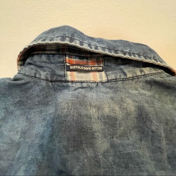 Buffalo by David Bitton Salindo denim shirt with mother of Pearl snaps size L - Picture 13 of 13